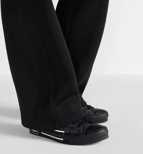 B23 League Low-Top Sneaker